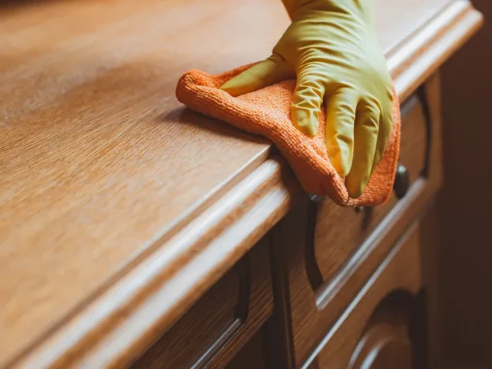 ¿cómo arreglar un mueble de madera con una nuez?