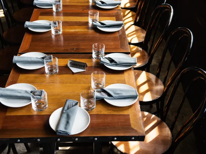 cuidar mesas de restaurantes