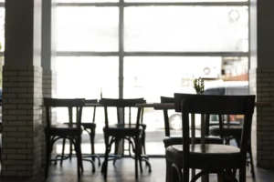 elegir muebles para cafeteria pequeña